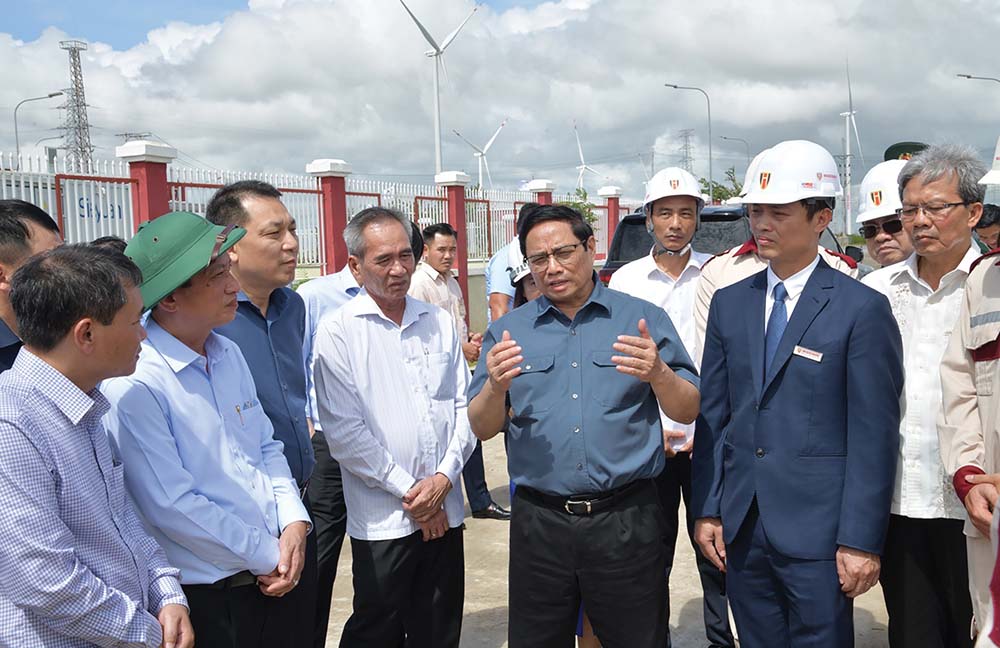 Thủ tướng Chính phủ Phạm Minh Chính chỉ đạo tỉnh Bạc Liêu cùng các nhà đầu tư tại công trình Điện gió Bạc Liêu đẩy nhanh tiến độ Dự án