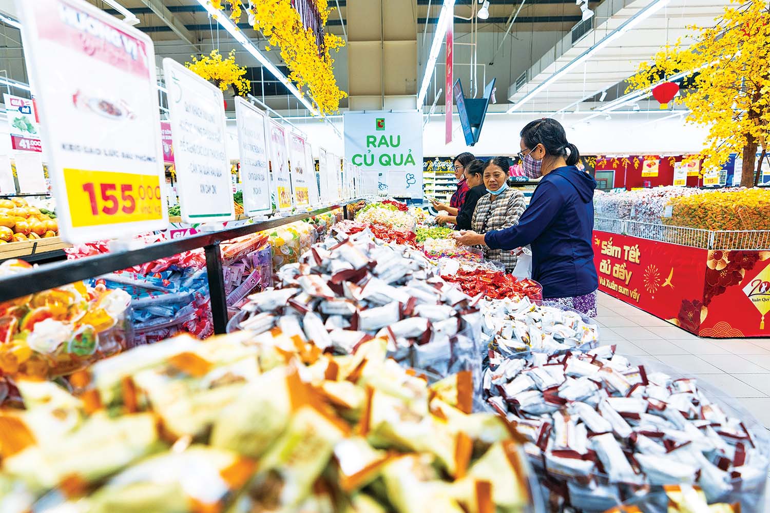 Hàng hóa tại các hệ thống siêu thị đang rất dồi dào, đáp ứng nhu cầu tiêu dùng dịp Tết