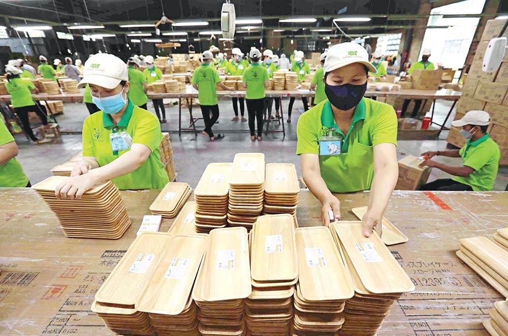 Sản phẩm gỗ là mặt hàng xuất khẩu quan trọng của Việt Nam, nhưng nhiều doanh nghiệp chế biến gỗ đang lao đao vì bị chậm hoàn thuế