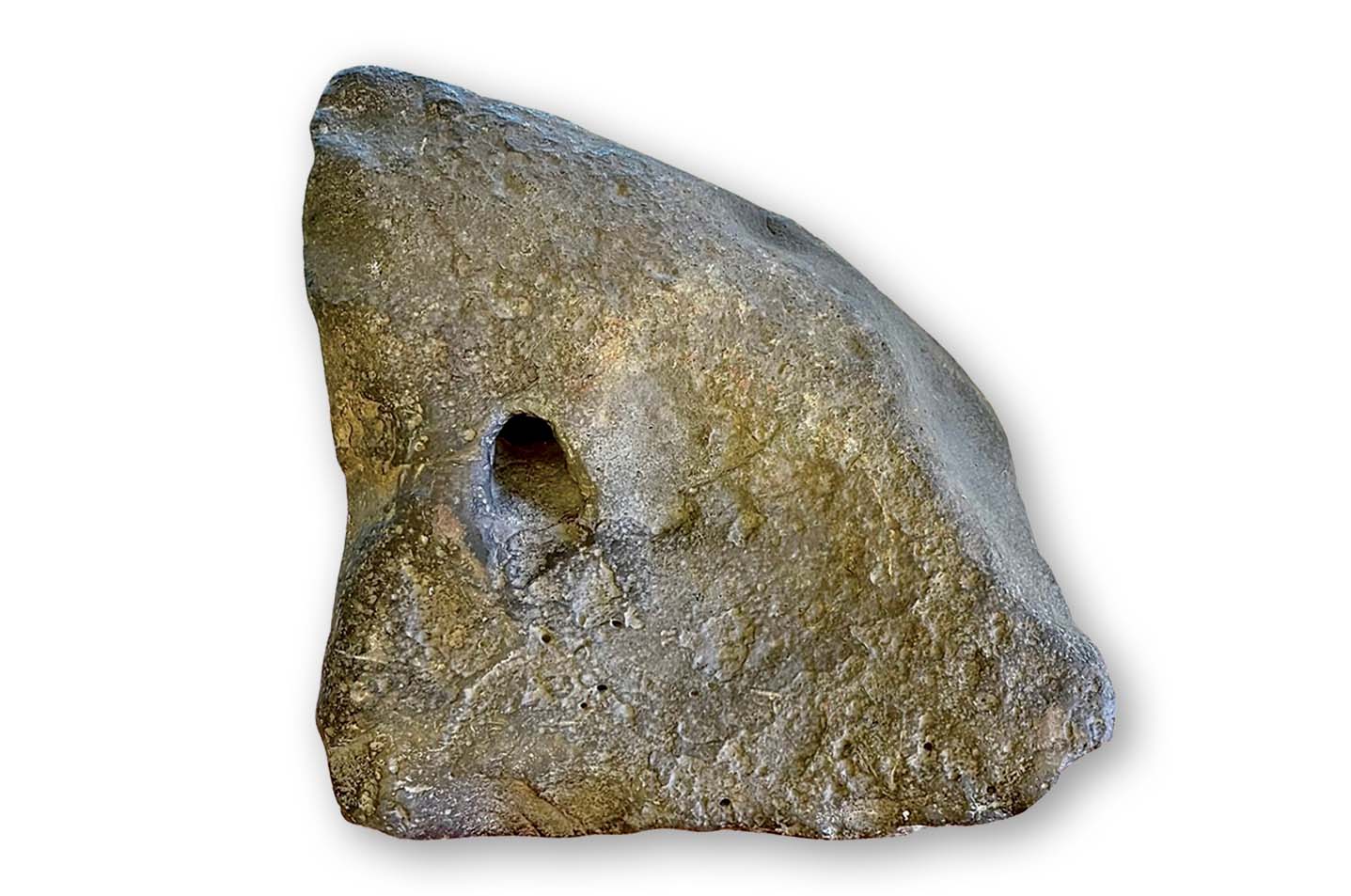 Chiếc kèn đá lớn trong cặp bảo vật kèn đá Tuy An  đang được lưu giữ tại Bảo tàng tỉnh Phú Yên