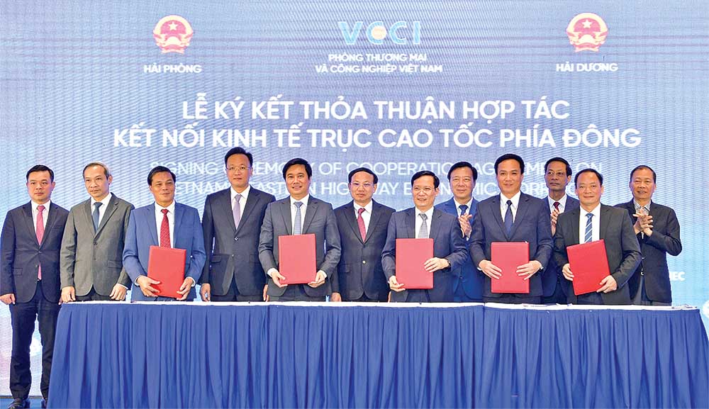 Quảng Ninh cùng với Hải Phòng, Hải Dương, Hưng Yên ký kết hợp tác kết nối kinh tế trục cao tốc phía Đông	 ảnh: thu lê