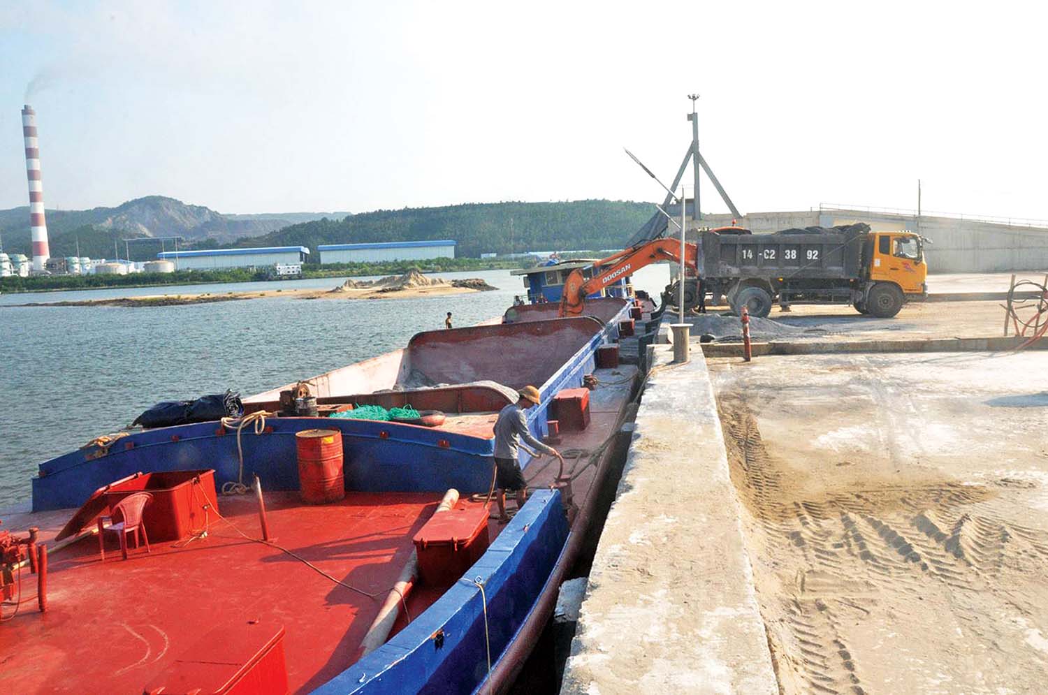 Cảng Ninh Phúc được đầu tư trên đất của Tổng công ty Vận tải thủy thuê của Nhà nước	 ảnh: a.m