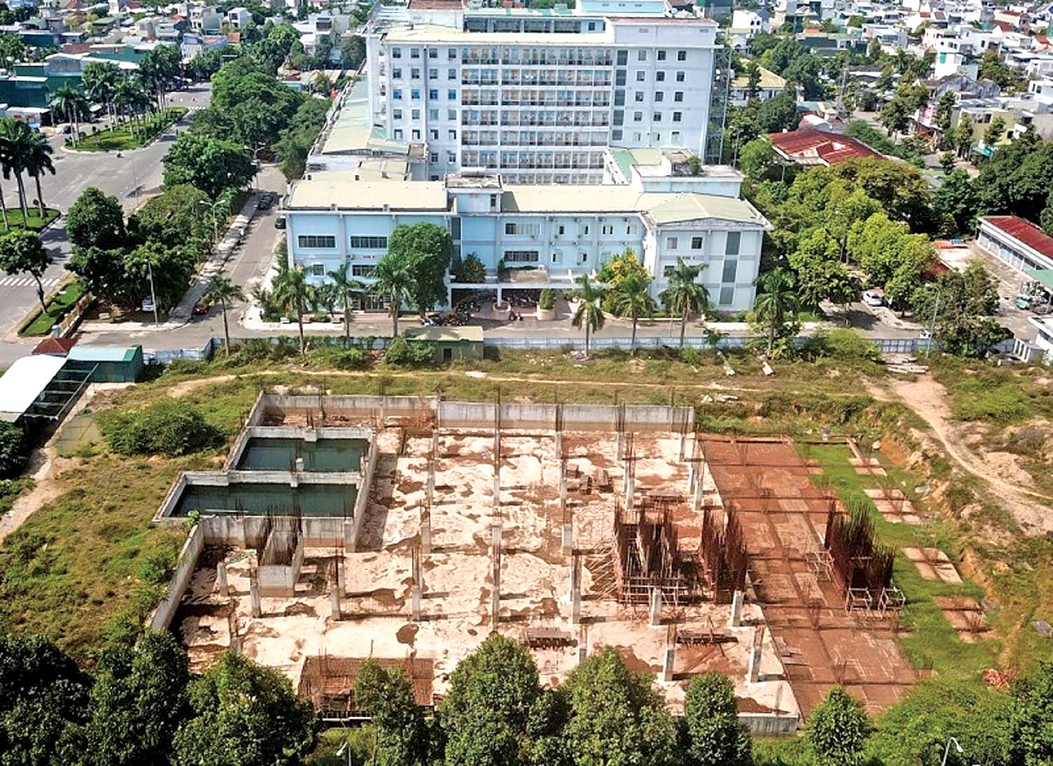 Dự án Khu dịch vụ chất lượng cao Bệnh viện Đa khoa tỉnh Quảng Ngãi vẫn rất ngổn ngang sau nhiều lần giãn tiến độ