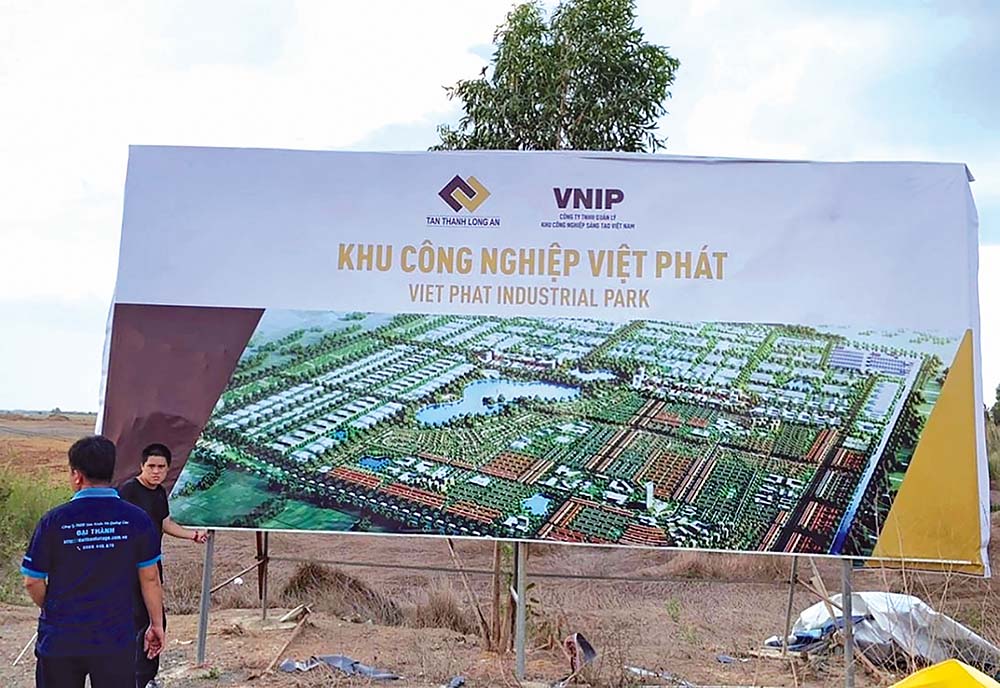 Tân Thành Long An đã lấy sổ đỏ của phần diện tích hơn 177 ha trong Dự án Khu đô thị Việt Phát (nay đổi tên Khu công nghiệp đô thị Việt Phát - Long An) làm tài sản đảm bảo cho lô trái phiếu 10.000 tỷ đồng của Vạn Trường Phát 	