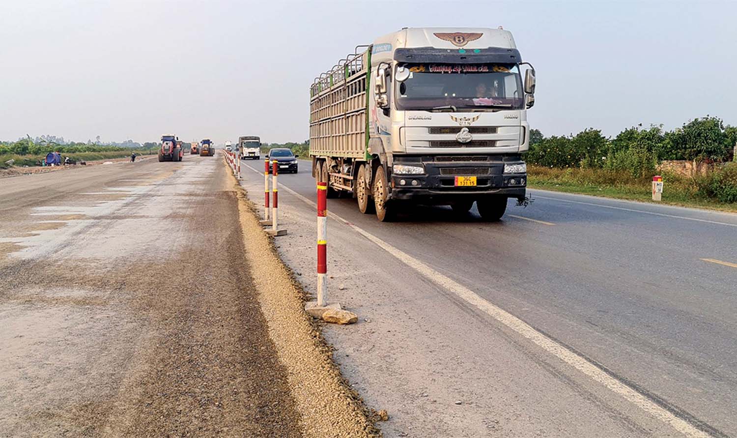 Thi công Dự án Tuyến đường bộ nối đường cao tốc Hà Nội - Hải Phòng với đường cao tốc Cầu Giẽ - Ninh Bình 	ảnh: văn thanh