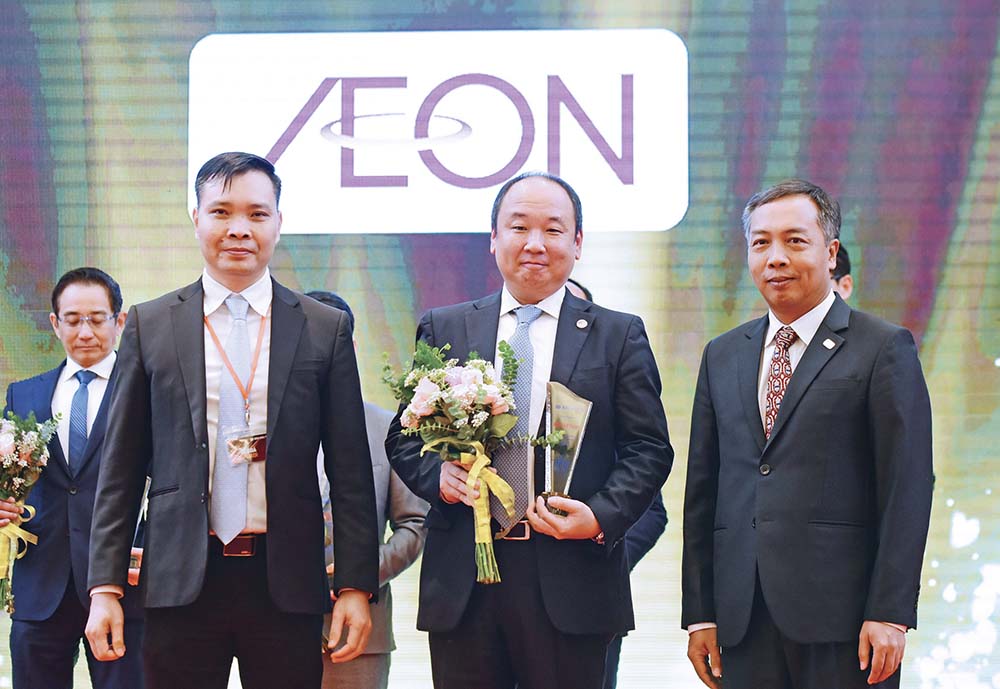 Tổng giám đốc AEON Việt Nam nhận Kỷ niệm chương “Together We Thrive” 