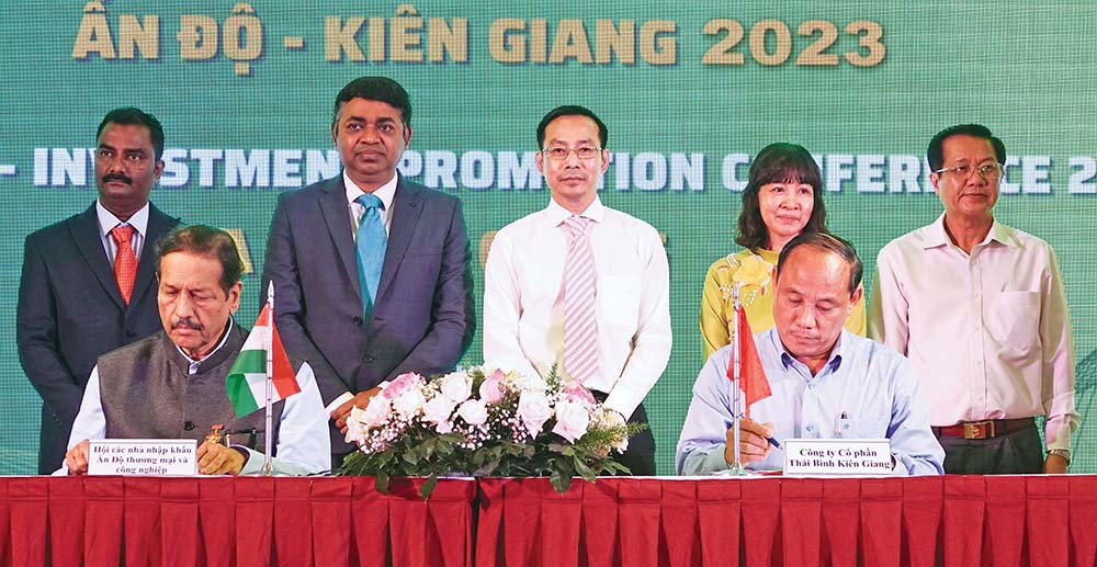 doanh nghiệp Kiên Giang và Ấn Độ ký bản ghi nhớ hợp tác tại Hội nghị Quốc tế xúc tiến Thương mại - Du lịch - Đầu tư giữa Ấn Độ và Kiên Giang năm 2023 	Ảnh: Khánh Thủy