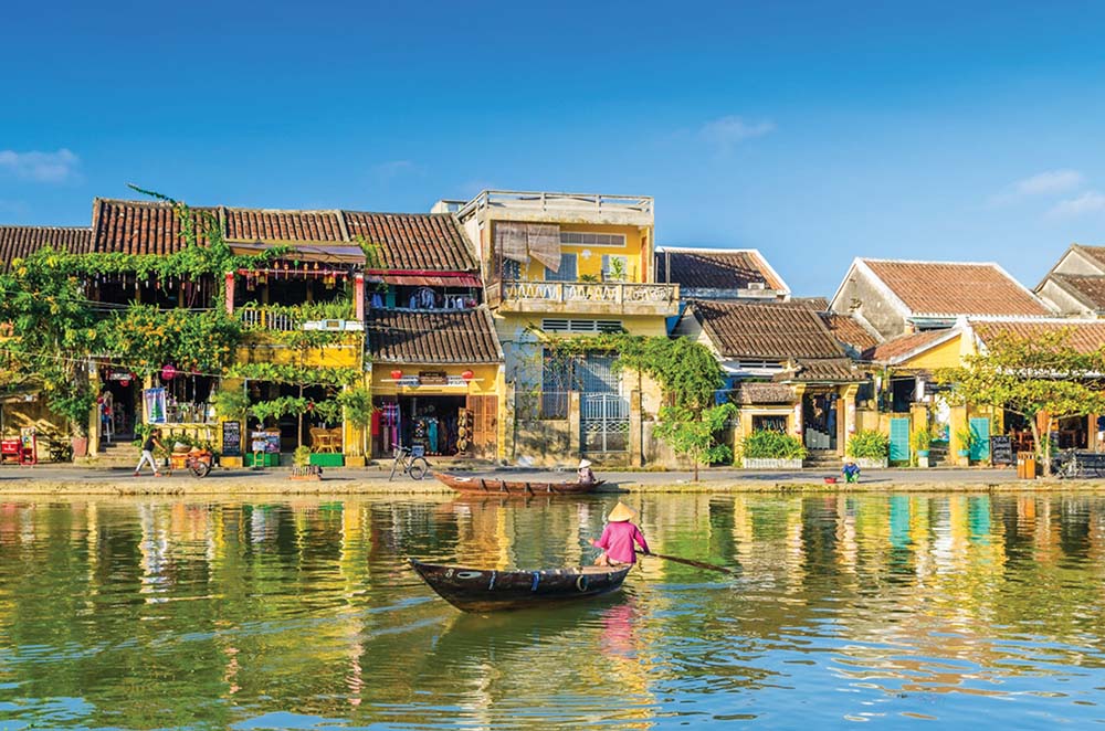 Việt Nam được đánh giá là một trong những điểm đến tuyệt vời nhất châu Á. Trong ảnh: Phố cổ Hội An