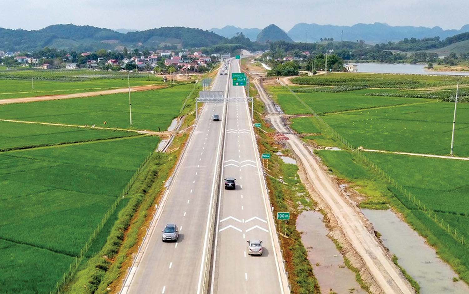 Tính đến đầu tháng 9/2023, có 4 Dự án thành phần đường bộ cao tốc Bắc - Nam phía Đông, đoạn từ Ninh Bình đến Nghệ An đã thông xe, đưa vào khai thác