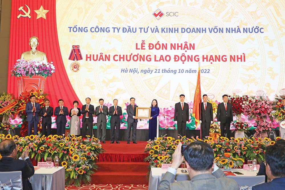 Phó chủ tịch nước Võ Thị Ánh Xuân trao Huân chương Lao động hạng Nhì cho Tổng công ty SCIC