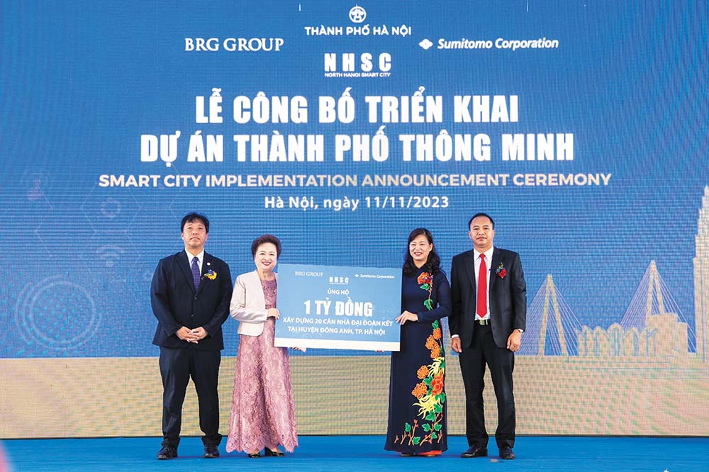 Lãnh đạo Công ty Thành phố Thông minh Bắc Hà Nội trao ủng hộ 1 tỷ đồng xây dựng 20 căn nhà đại đoàn kết tại huyện Đông Anh