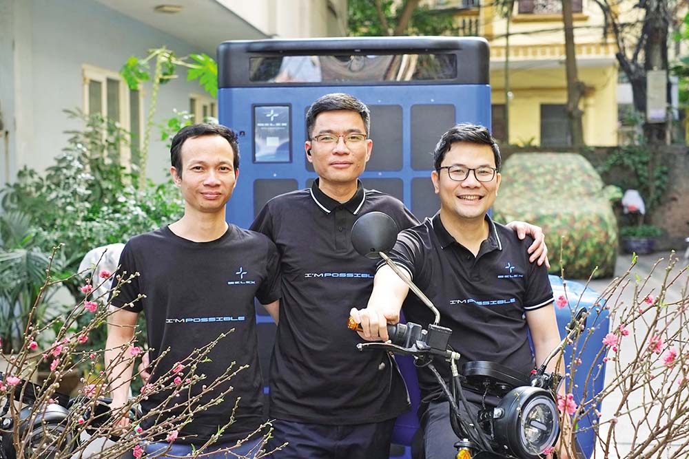 Đội ngũ sáng lập Selex Motors - từ trái qua phải: Nguyễn Đình Quảng, TS. Nguyễn Trọng Hải và TS. Nguyễn Hữu Phước Nguyên
