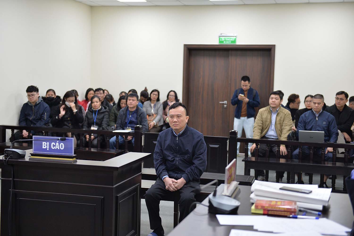 Bị cáo Lê Minh Tuyến, cựu Trưởng phòng Phòng tài chính CDC Hà Nội tại tòa