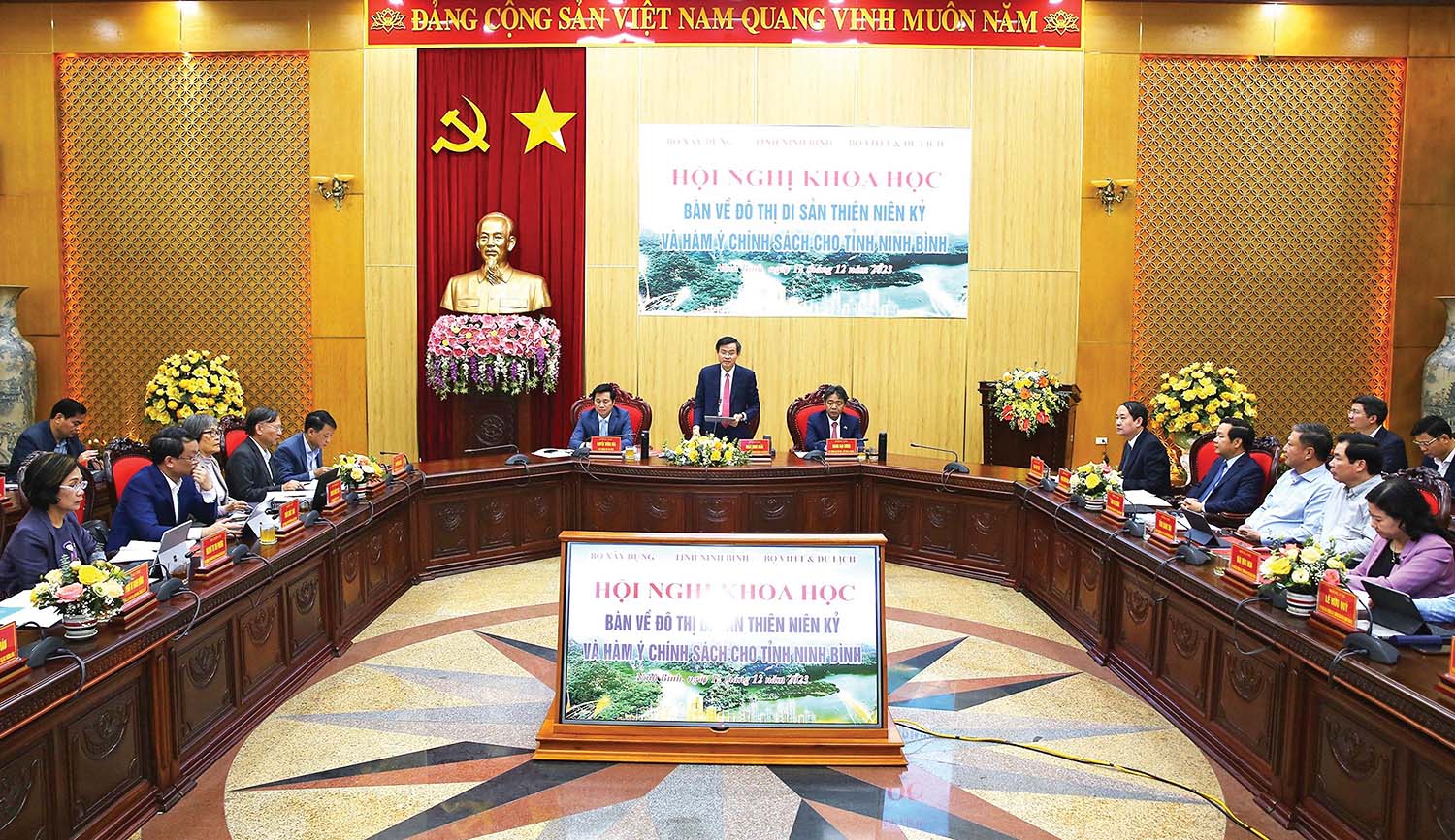 Ủy viên Trung ương Đảng, Bí thư Tỉnh ủy Ninh Bình, ông Đoàn Minh Huấn phát biểu kết luận tại Hội nghị 