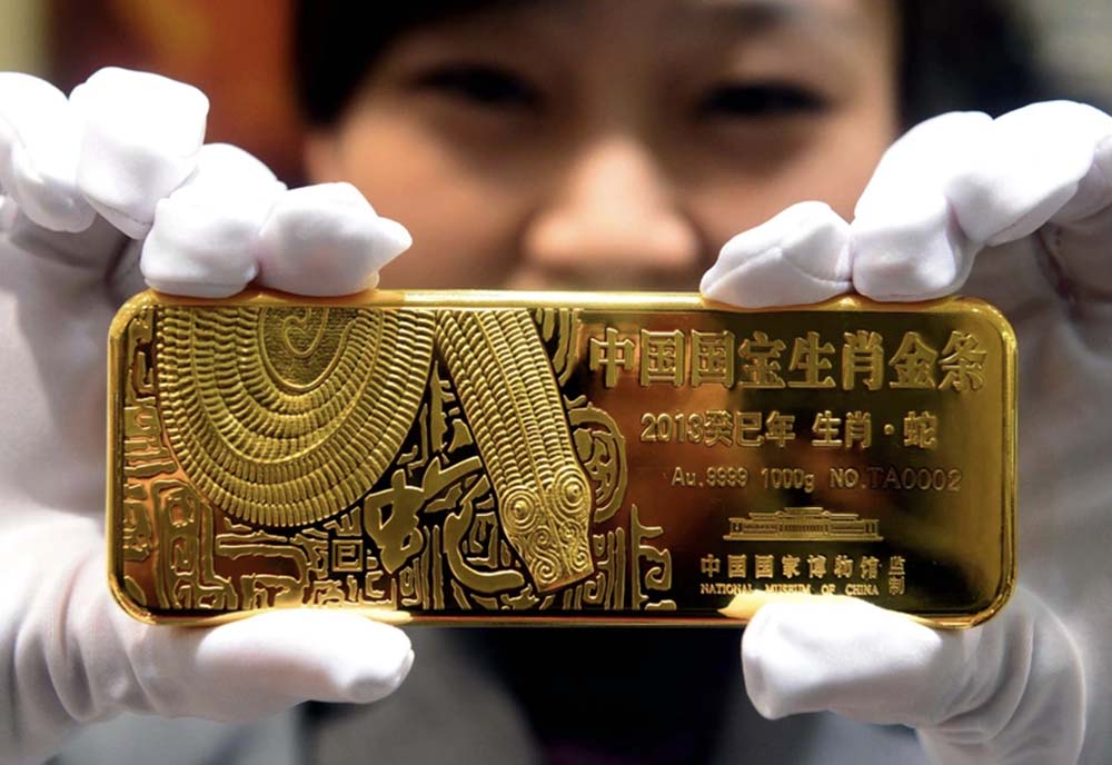 Nhà đầu tư Trung Quốc đang mạnh tay mua vàng, khiến giá không ngừng tăng 	Ảnh: AFP