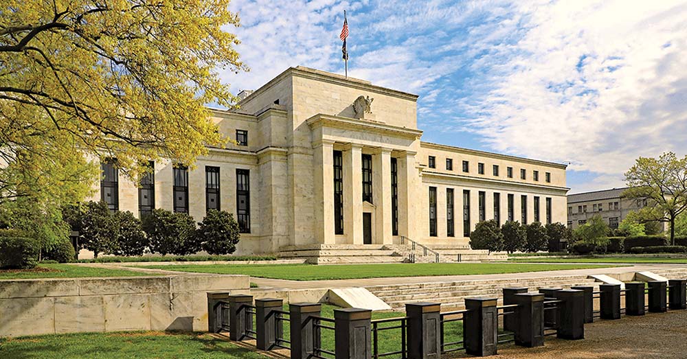 Cục Dự trữ Liên bang Mỹ (Fed) được cho là sẽ cắt giảm lãi suất vào tháng 9 và tháng 12 năm nay. Trong ảnh: Trụ sở Fed tại Washington DC