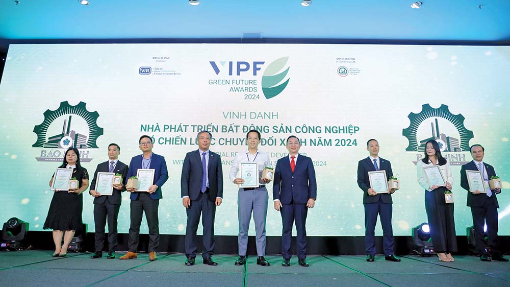 Công ty cổ phần Đầu tư hạ tầng KCN Bảo Minh được vinh danh Nhà phát triển bất động sản công nghiệp có chiến lược chuyển đổi xanh năm 2024, tại Diễn đàn bất động sản công nghiệp Việt Nam 2024