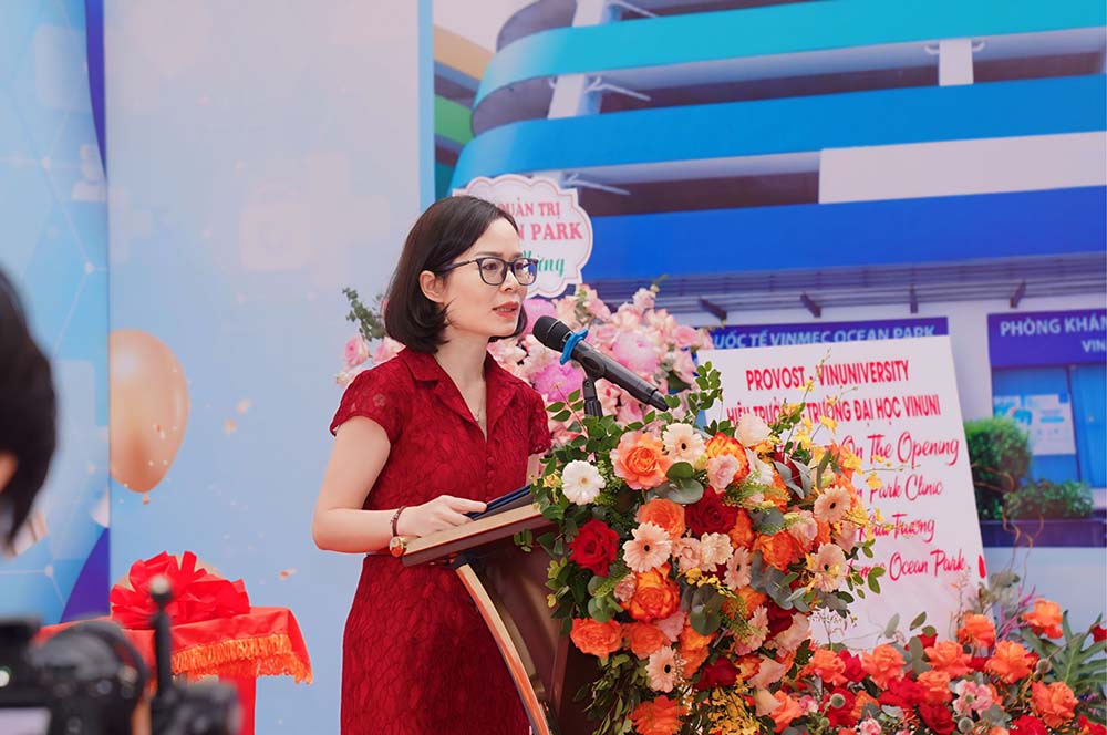 TS Đinh Thùy Dương, Giám đốc Điều hành Bệnh viện Đa khoa Quốc tế Vinmec Times City phát biểu tại lễ khai trương