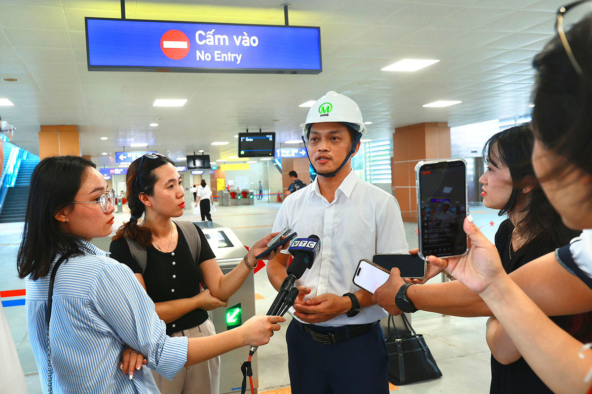 Ông Nguyễn Bá Sơn - Phó Trưởng Ban Quản lý đường sắt Hà Nội, chia sẻ về sự chuẩn bị kỹ lưỡng cho ngày vận hành, hy vọng tuyến đường sắt sẽ mang lại niềm vui và sự thuận tiện cho hàng ngàn người dân