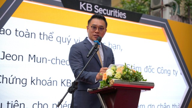 Ông Jeon Mun Cheol - Quyền Tổng giám đốc KBSV.