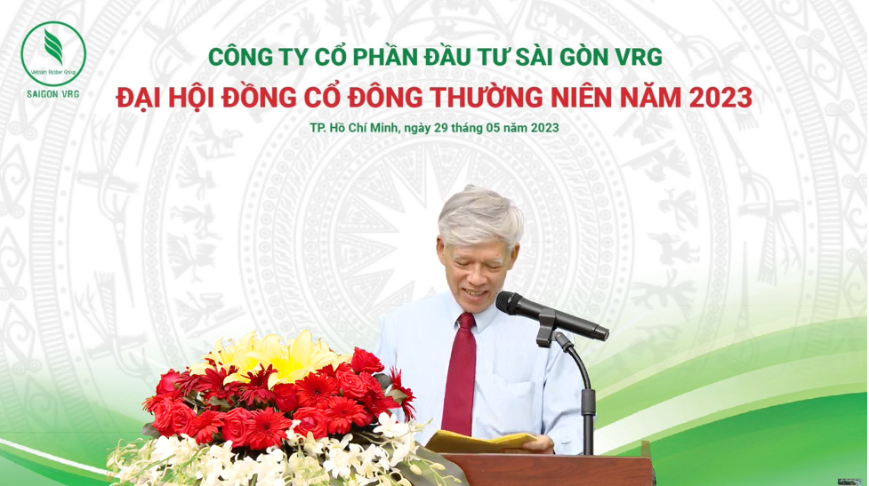 Ông Trần Mạnh Hùng, Chủ tịch HĐQT CTCP Đầu tư Sài Gòn VRG trả lời câu hỏi cổ đông.