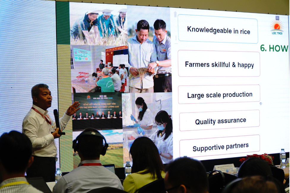 ông Nguyễn Duy Thuận, Tổng Giám đốc Tập đoàn Lộc Trời đã chia sẻ về sản xuất lúa gạo bền vững tại triển lãm “Kết nối chuỗi cung ứng hàng hoá quốc tế”.