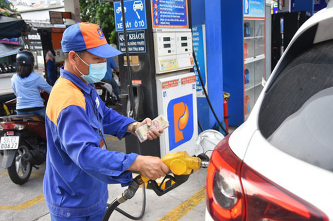 Từ 0h ngày 1/4, mỗi lít xăng giảm 1.030-1.040 đồng trong khi dầu diesel tăng 1.450 đồng.