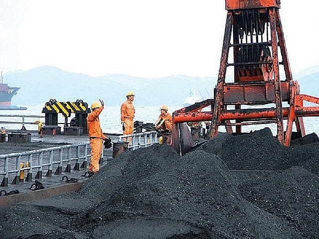 Nhập khẩu than tăng gần 123% để phục vụ các nhà máy nhiệt điện than.