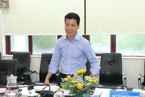 Ông Nguyễn Công Bảo, Giám đốc điều hành Công ty CP Xi măng FiCO Tây Ninh báo cáo tình hình triển khai thực hiện đầu tư dây chuyền 2 nhà máy Xi măng Tây Ninh.
