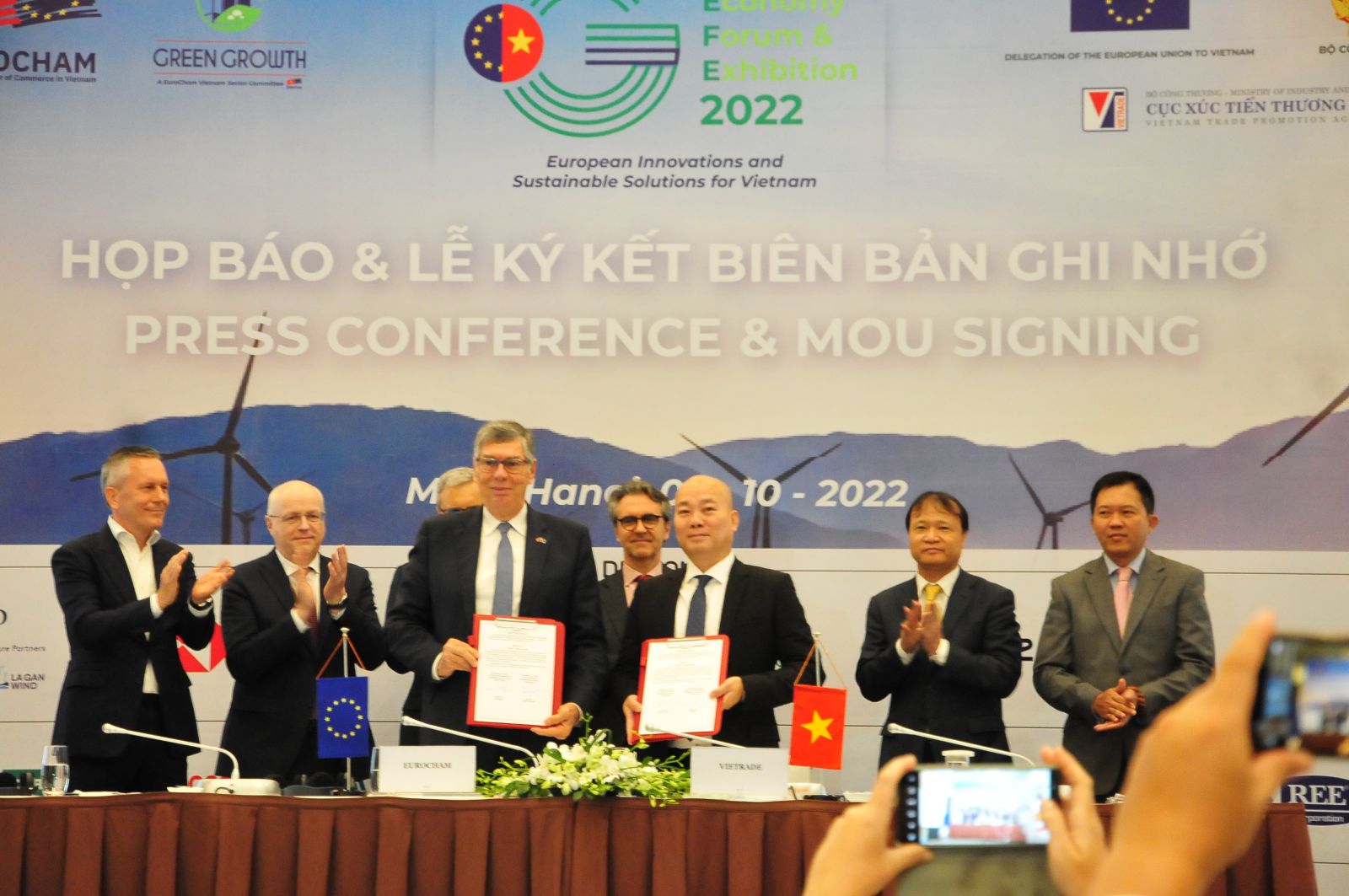 EuroCham cam kết hỗ trợ Việt Nam phát triển bền vững, hướng tới mục tiêu phát thải 0 vào năm 2050.