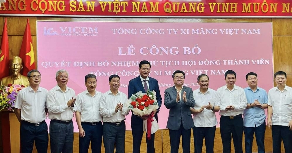 Cục Trưởng Cục quản lý nhà làm Chủ tịch HĐTV Tổng công ty Xi măng Việt Nam