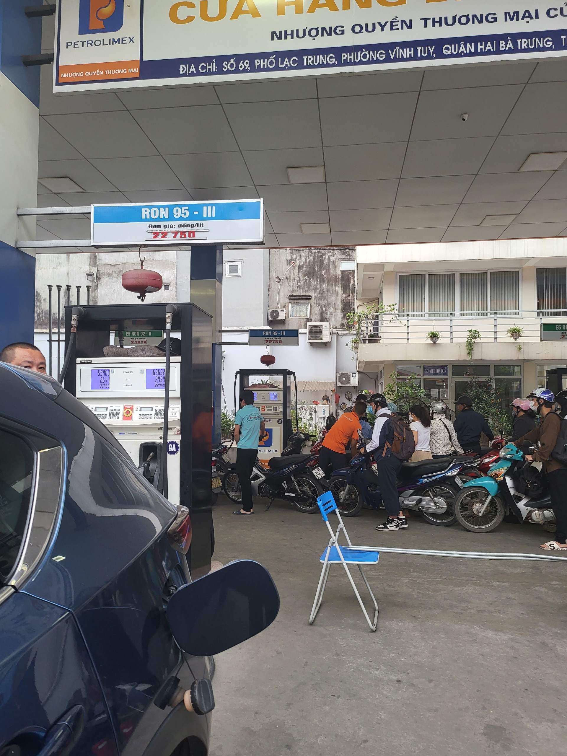 Cây xăng tại 69 Lạc Trung, Vĩnh Tuy (Hà Nội) bán xăng không quá 500.000 đồng/xe ô tô