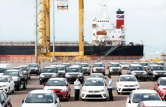 Tháng 11/2022, lượng xe nhập khẩu về Việt Nam đạt con số kỷ lục, gần 23.000 xe.