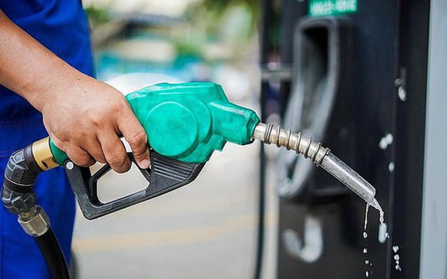 Bộ Công Thương quyết định tước giấy phép phân phối xăng dầu của 6 doanh nghiệp.
