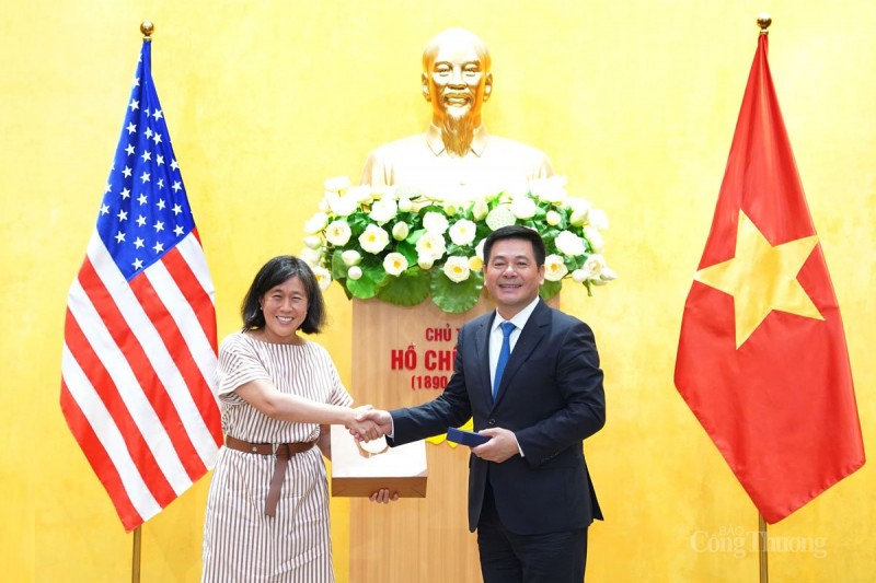 Bộ trưởng Nguyễn Hồng Diên tiếp Đại sứ Đại diện Thương mại Hoa Kỳ