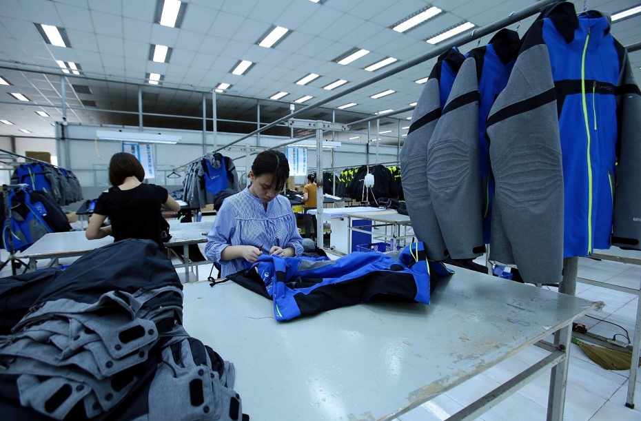 nguyên phụ liệu phục vụ cho ngành dệt may da giày nhập khẩu từ Trung Quốc giảm 36,6% so với cùng kỳ năm trước.