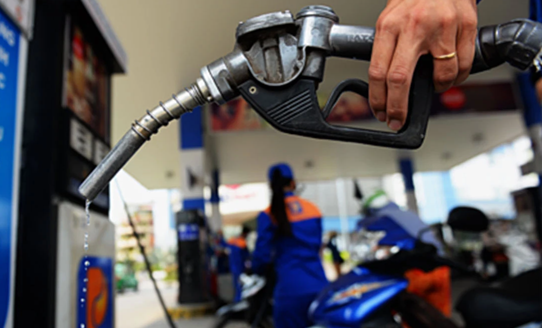 Giá xăng dầu đồng loạt giảm nhẹ từ 121 - 551 đồng/lít từ 15h chiều 1/3.
