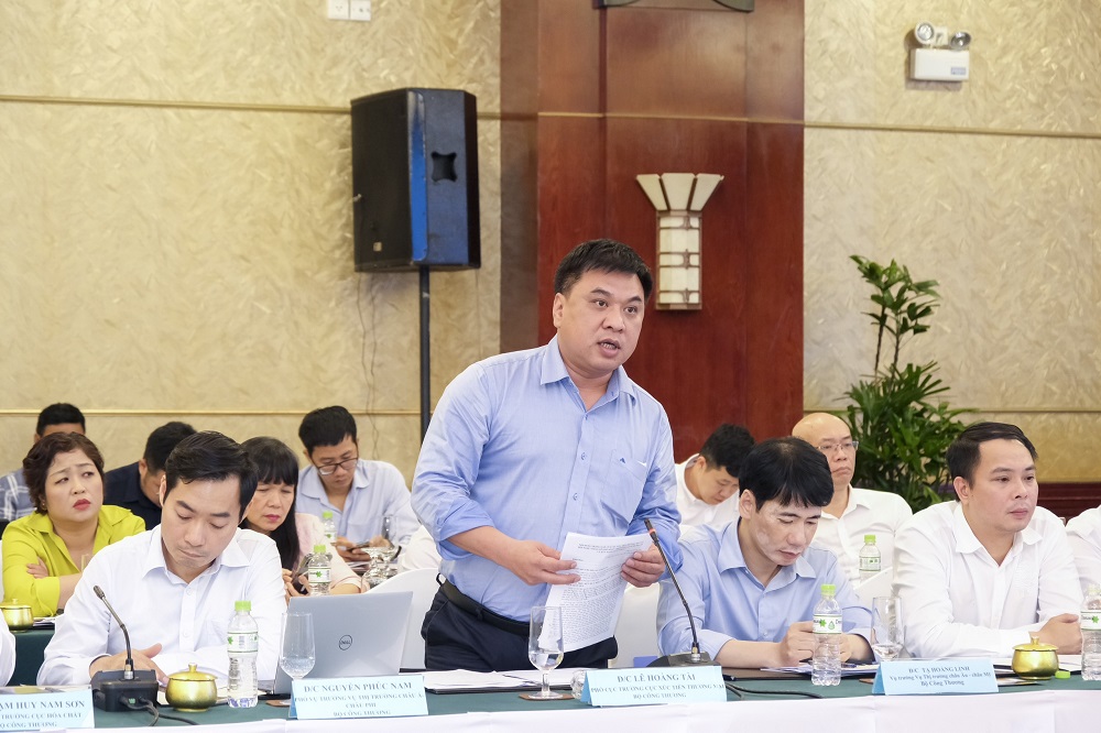 Phó chủ tịch Vitas, ông Trần Như Tùng kiến nghị gói vay ưu đãi để DN dệt may trả lương cho người lao động.