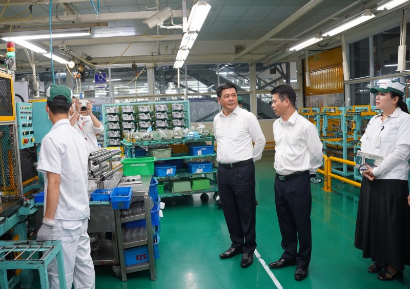 Bộ trưởng Công thương thăm nhà máy sản xuất của Công ty Honda Việt Nam.