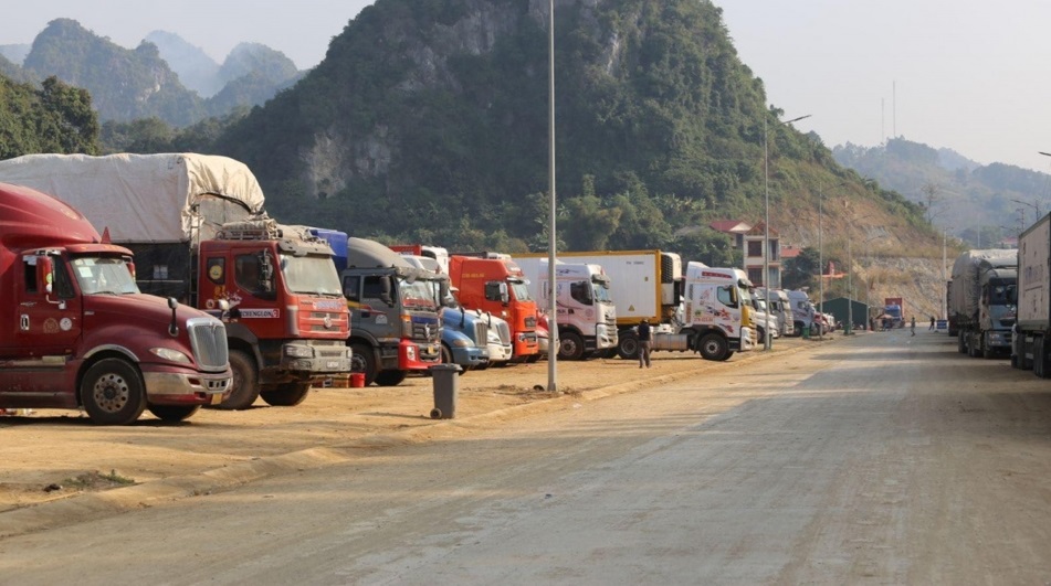 Sở Công Thương tỉnh Lạng Sơn đề nghị các địa phương thông tin rộng rãi tới các doanh nghiệp, thương nhân về tình trạng ùn ứ xe hàng chờ xuất khẩu hiện nay.