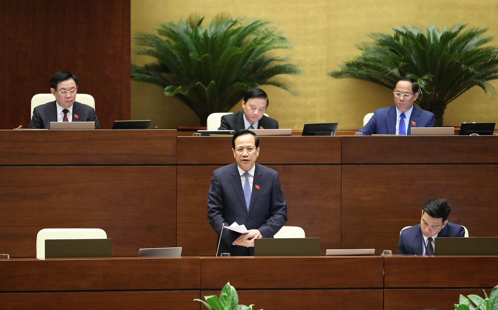 Bộ trưởng Đào Ngọc Dung thừa nhận, tình trạng gia tăng rút BHXH một lần là rất đáng suy nghĩ.