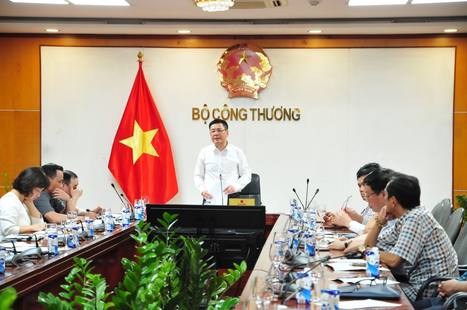 Bộ trưởng Nguyễn Hồng Diên chỉ đạo, Trong mọi tình huống phải đảm bảo nguồn cung xăng dầu phục vụ nhu cầu thị trường trong nước.