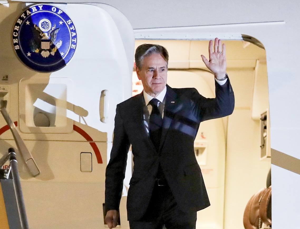 Ngoại trưởng Hoa Kỳ Antony Blinken đã hạ cánh xuống sân bay Nội Bài, bắt đầu chuyến thăm Việt Nam 3
