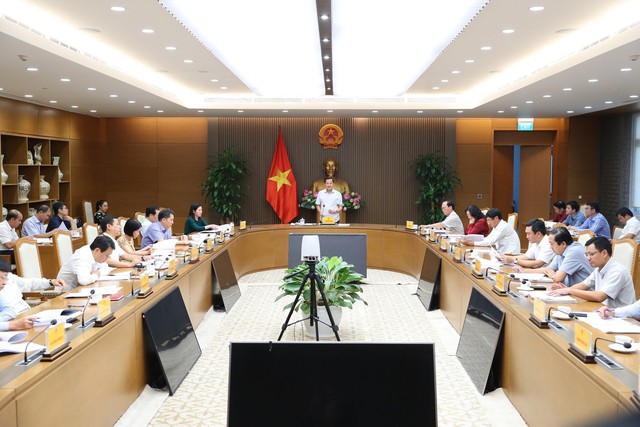 Phó Thủ tướng Lê Minh Khái chủ trì cuộc họp với các bộ ngành, tỉnh Long An để xem xét xử lý Dự án Bột giấy Phương Nam. Ảnh VGP
