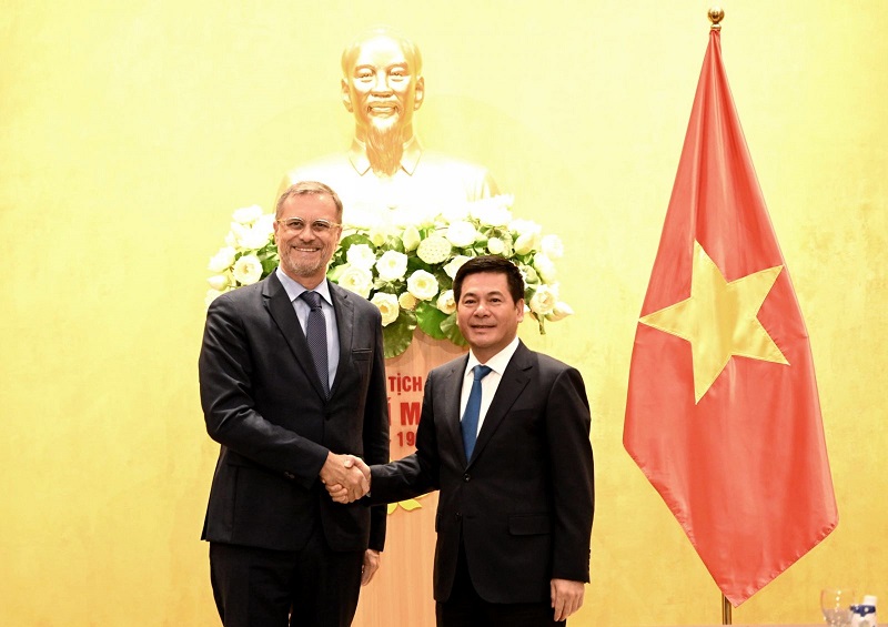 Bộ trưởng Nguyễn Hồng Diên tiếp tân Đại sứ Pháp tại Việt Nam