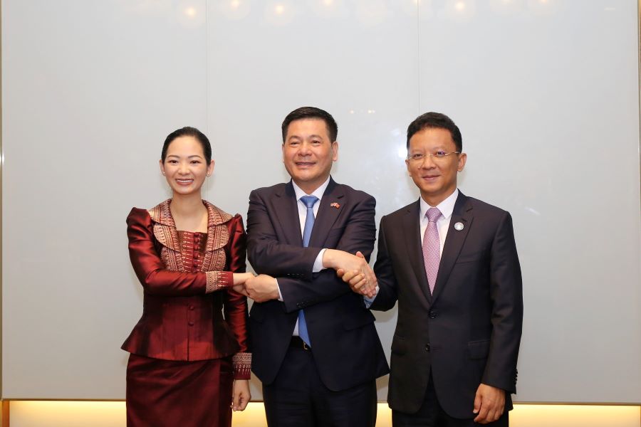 Bộ trưởng Nguyễn Hồng Diên tiếp Bộ trưởng Bộ Thương mại và ông Hem Vandy, Bộ trưởng Bộ Công nghiệp, Khoa học và Đổi mới Công nghệ Campuchia 