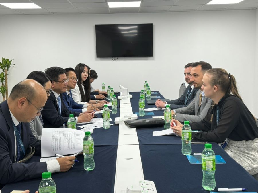 Bộ trưởng Nguyễn Hồng Diên đã có buổi tiếp Ông Bogdan Bogdanov, Bộ trưởng Bộ kinh tế và Công nghiệp Bun-ga-ri bên lề Hội nghị Bộ trưởng WTO lần thứ 13 tại UAE. 
