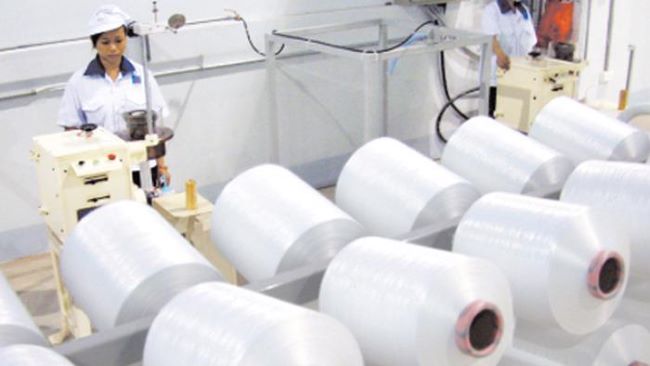 xơ sợi staple nhân tạo từ polyeste hiện đang dính 2 vụ việc phòng vệ tại Hoa Kỳ và Brazil.