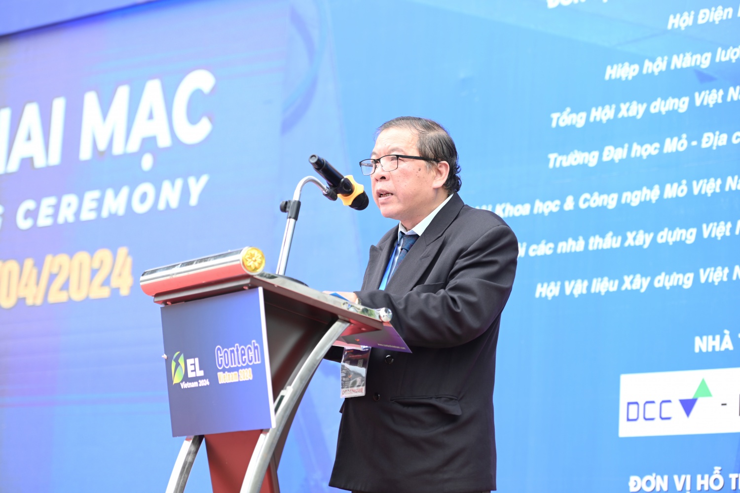 Ông Lê Ngọc Đức, Phó Tổng giám đốc Công ty cổ phần Quảng cáo và Hội chợ Quốc tế Hà Nội phát biểu khai mạc triển lãm