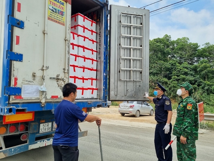 Gần 400 xe hàng hoá được thông quan xuất khẩu qua các cửa khẩu thuộc tỉnh Lạng Sơn.